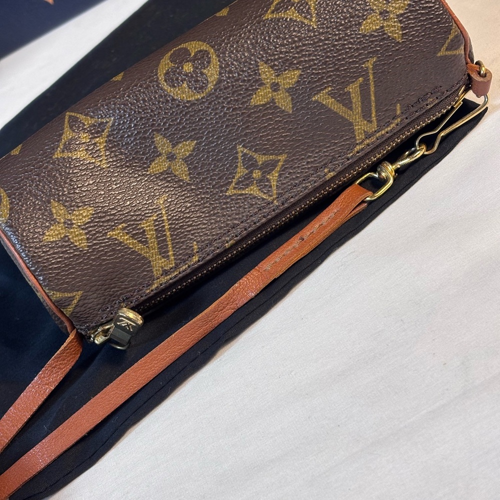 Baby Louis Vuitton Monogram Papillon - Picture 7 of 8